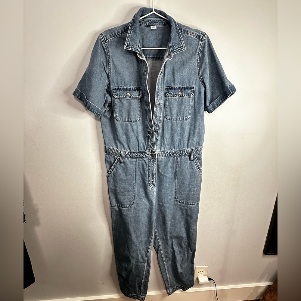 Denim jumpsuit / coveralls. Ankle length. Snap front